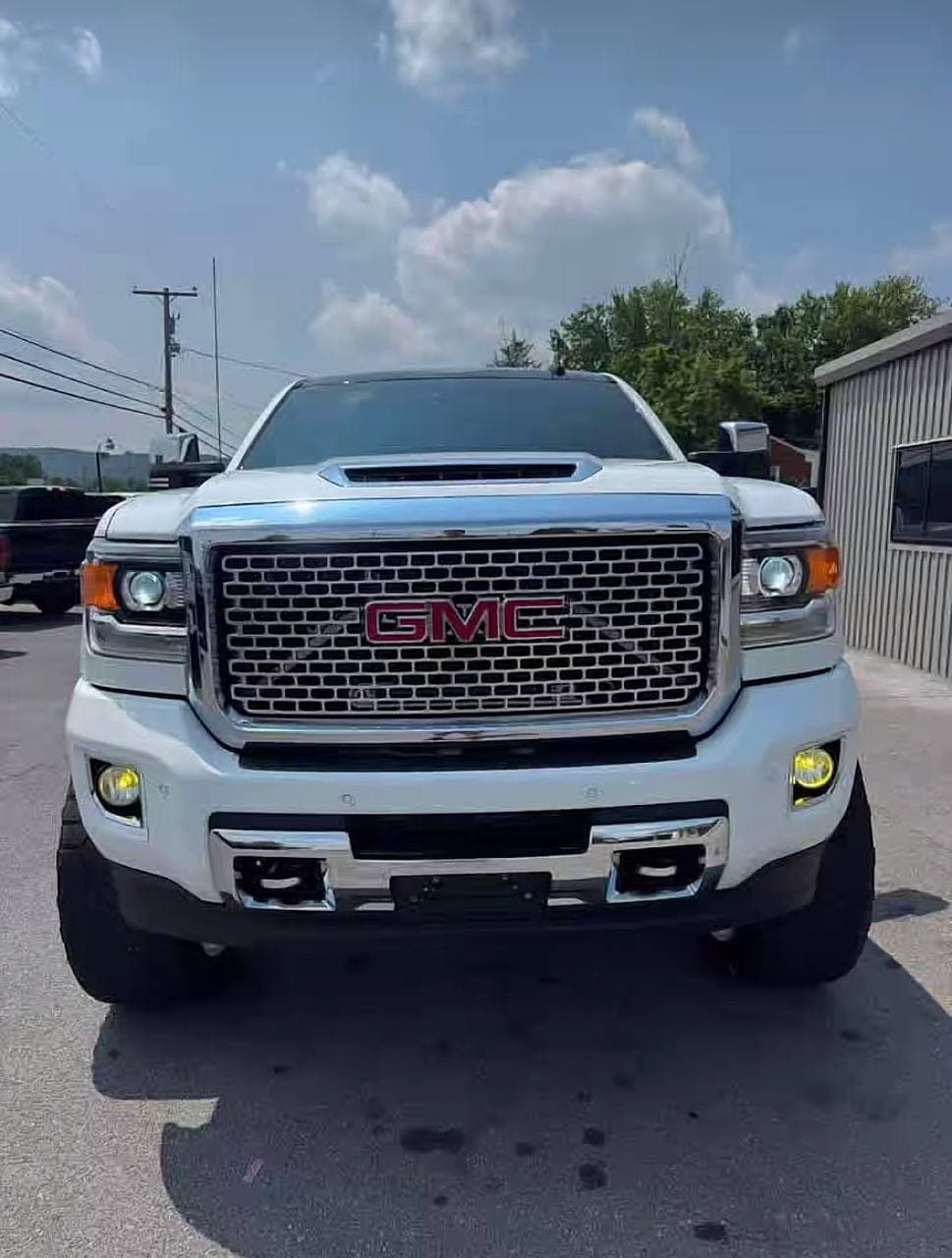 2017 GMC Sierra 2500HD Denali 13