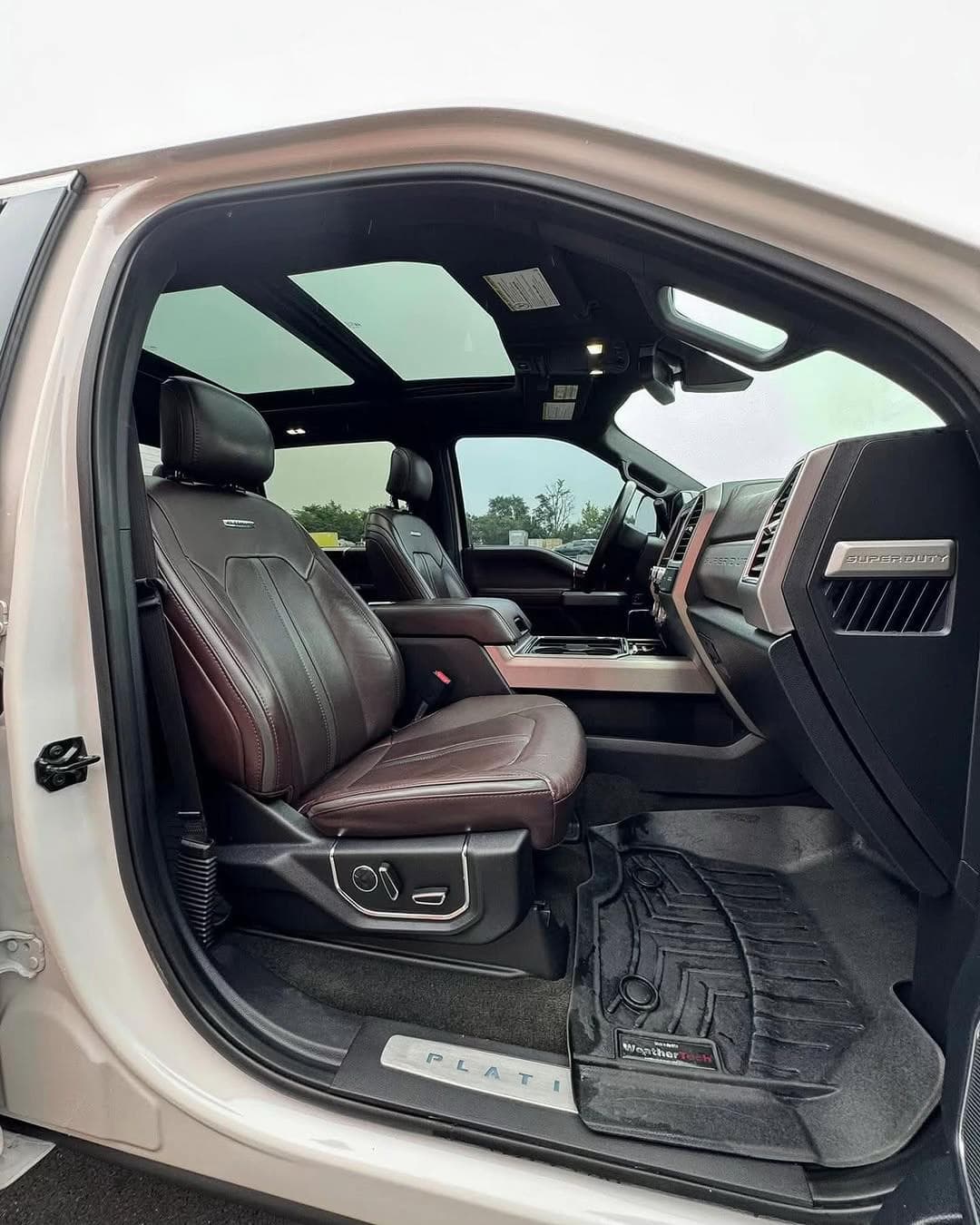 2017 Ford F-250 Super Duty Platinum 13