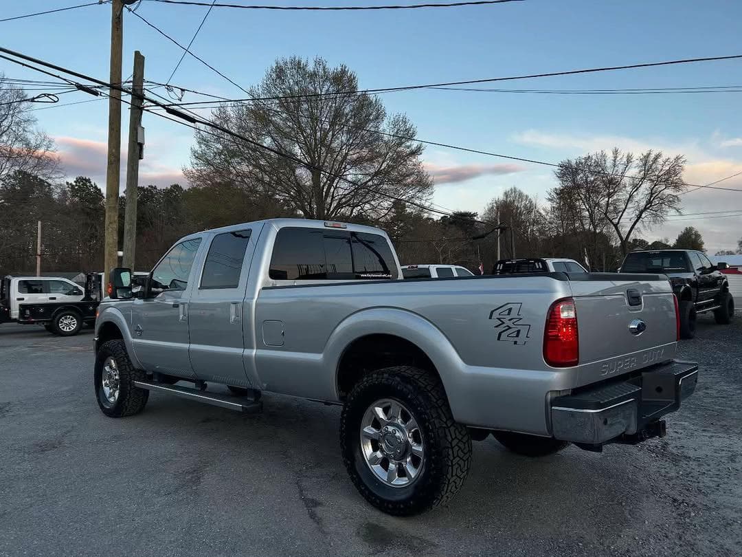 2015 Ford F-350 Super Duty Lariat 2