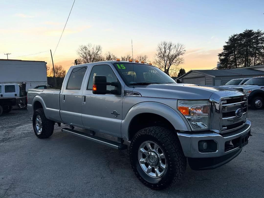 2015 Ford F-350 Super Duty Lariat 3