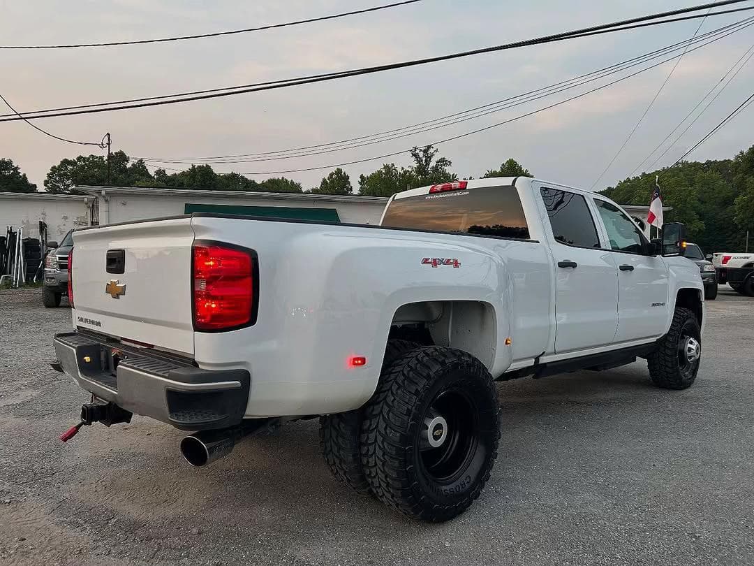 2016 Chevrolet Silverado 3500HD Duramax 9