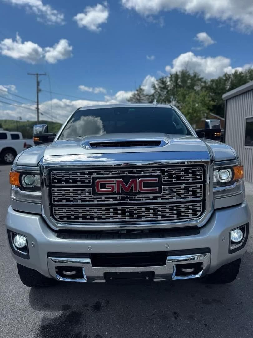 2018 GMC Sierra 2500HD Denali 2