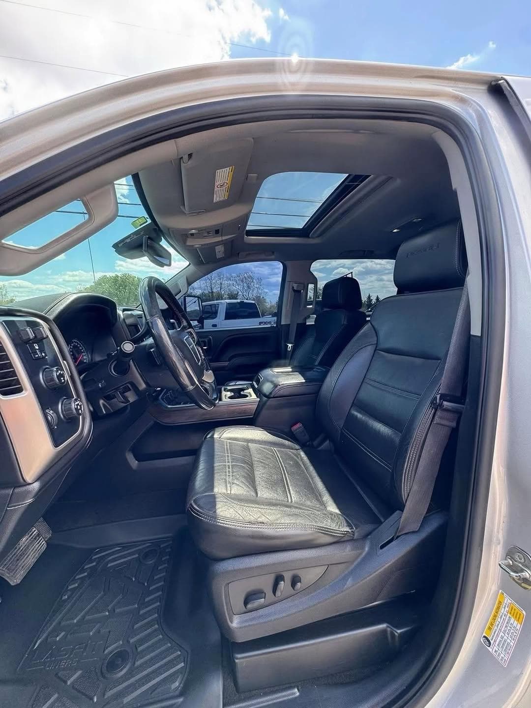 2018 GMC Sierra 2500HD Denali 9